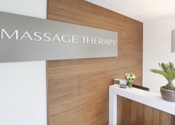 Independent Massage or Massage Clinics / Parlours – Which Is Better?