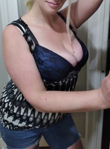 St. Catharines Escort Tiffany37 Adult Entertainer in Canada, Female Adult Service Provider, Escort and Companion.