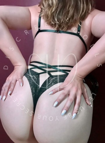 Toronto Escort LunaDD Adult Entertainer in Canada, Female Adult Service Provider, Canadian Escort and Companion.