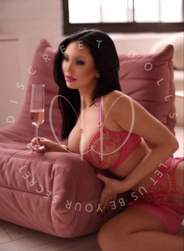 Toronto Escort Milana  DD Adult Entertainer in Canada, Female Adult Service Provider, French Escort and Companion.