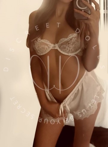 Toronto Escort PresleyDD Adult Entertainer in Canada, Female Adult Service Provider, Canadian Escort and Companion.