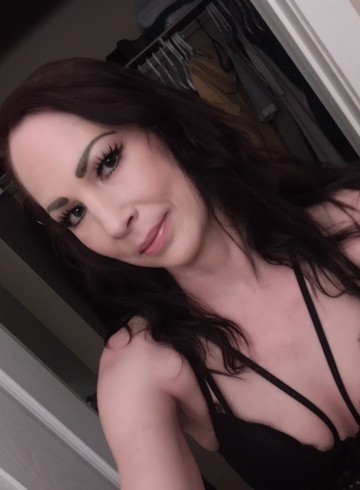 Edmonton Escort POCAHONTAS Adult Entertainer in Canada, Female Adult Service Provider, Canadian Escort and Companion.