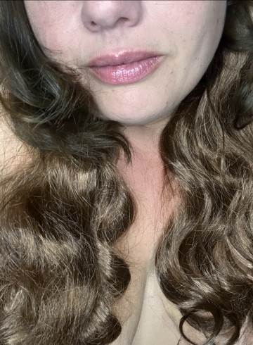 Kelowna Escort KelownaLisa Adult Entertainer in Canada, Female Adult Service Provider, Canadian Escort and Companion.