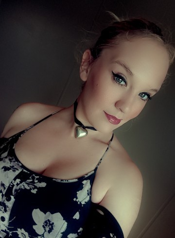 Edmonton Escort lilnymphnovanyx Adult Entertainer in Canada, Female Adult Service Provider, Escort and Companion.