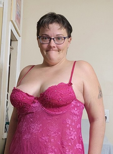 Saskatoon Escort Robin Adult Entertainer in Canada, Female Adult Service Provider, Canadian Escort and Companion.