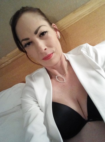 Edmonton Escort Pocahontas45 Adult Entertainer in Canada, Female Adult Service Provider, Canadian Escort and Companion.